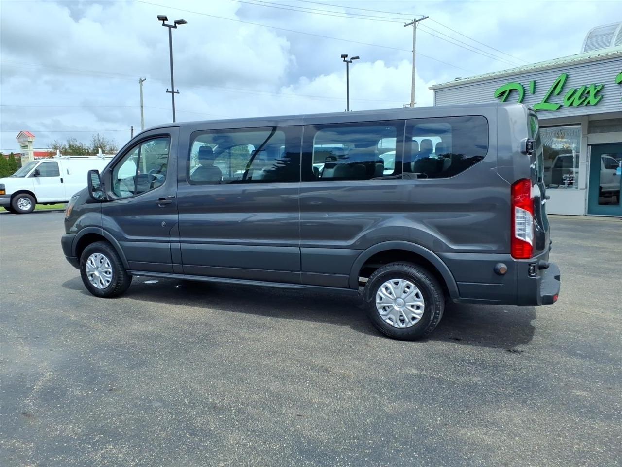 Ford Transit Wagon T-350 148" Low Roof XLT Sliding RH Dr 2017