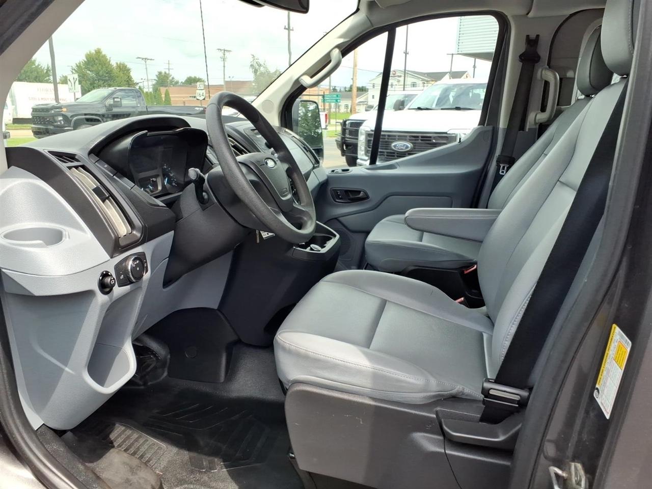 Ford Transit Wagon T-350 148" Low Roof XLT Sliding RH Dr 2017