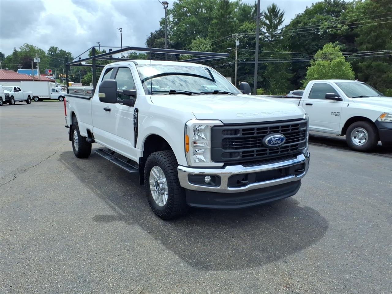 Ford Super Duty F-250 SRW XL 4WD SuperCab 8' Box 2023
