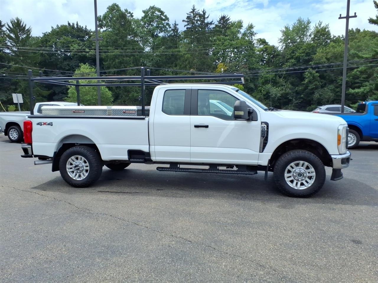 Ford Super Duty F-250 SRW XL 4WD SuperCab 8' Box 2023