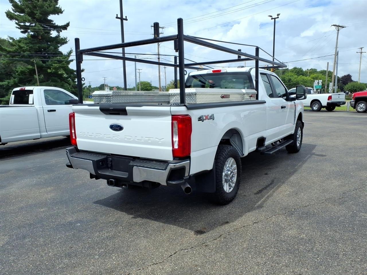 Ford Super Duty F-250 SRW XL 4WD SuperCab 8' Box 2023
