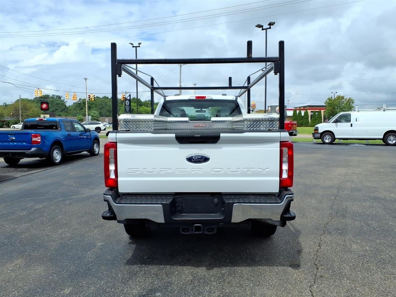 Ford Super Duty F-250 SRW XL 4WD SuperCab 8' Box 2023