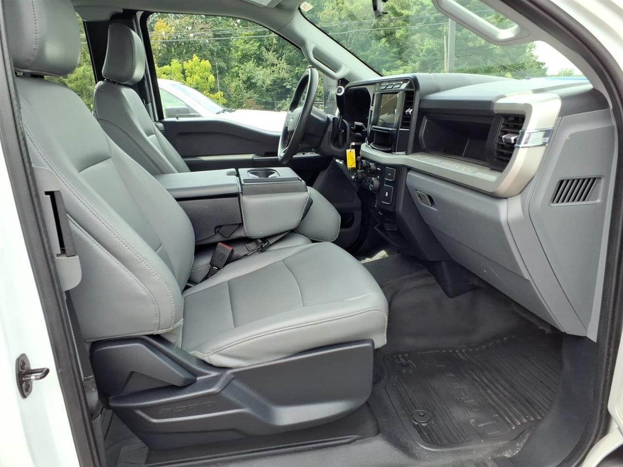 Ford Super Duty F-250 SRW XL 4WD SuperCab 8' Box 2023