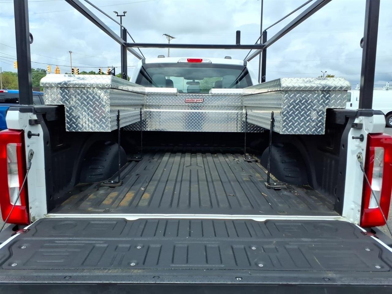 Ford Super Duty F-250 SRW XL 4WD SuperCab 8' Box 2023