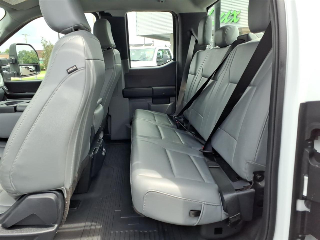 Ford Super Duty F-250 SRW XL 4WD SuperCab 8' Box 2023