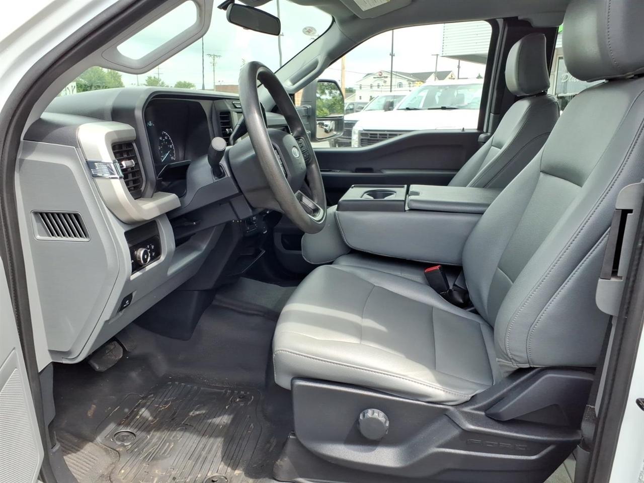 Ford Super Duty F-250 SRW XL 4WD SuperCab 8' Box 2023