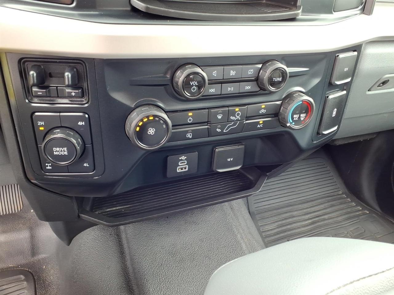Ford Super Duty F-250 SRW XL 4WD SuperCab 8' Box 2023