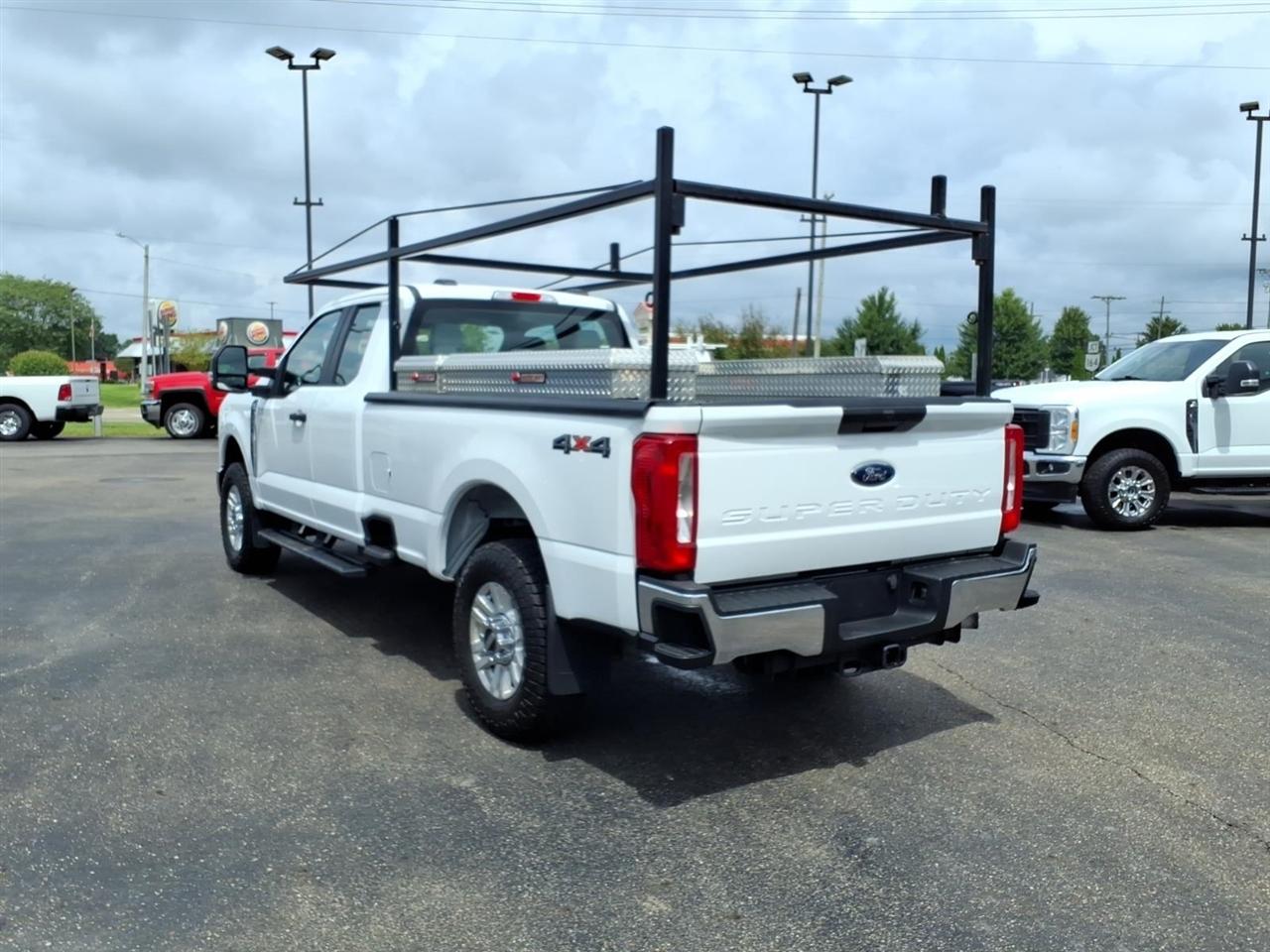 Ford Super Duty F-250 SRW XL 4WD SuperCab 6.75' Box 2023