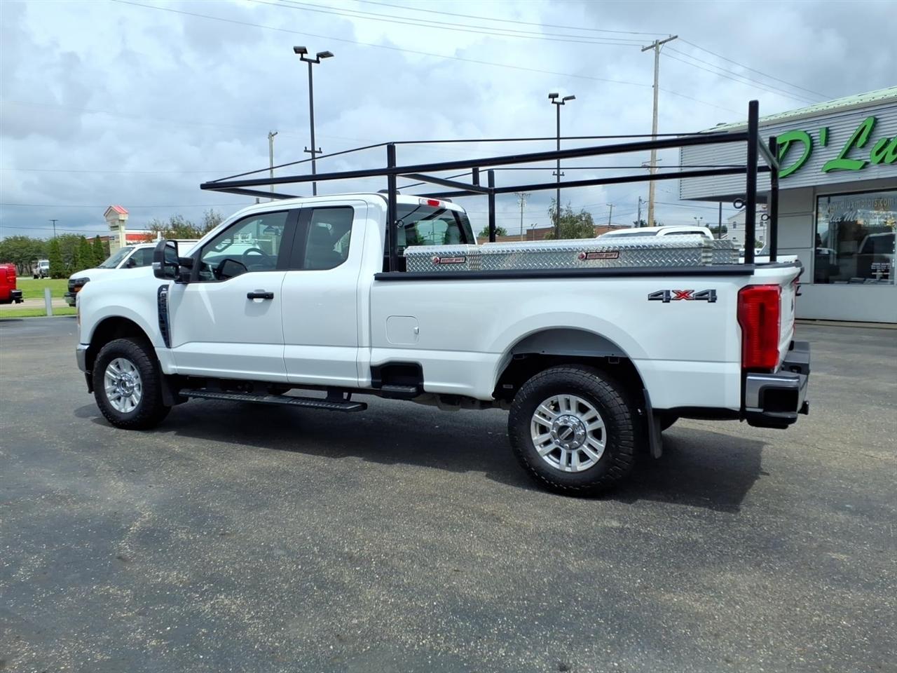 Ford Super Duty F-250 SRW XL 4WD SuperCab 6.75' Box 2023