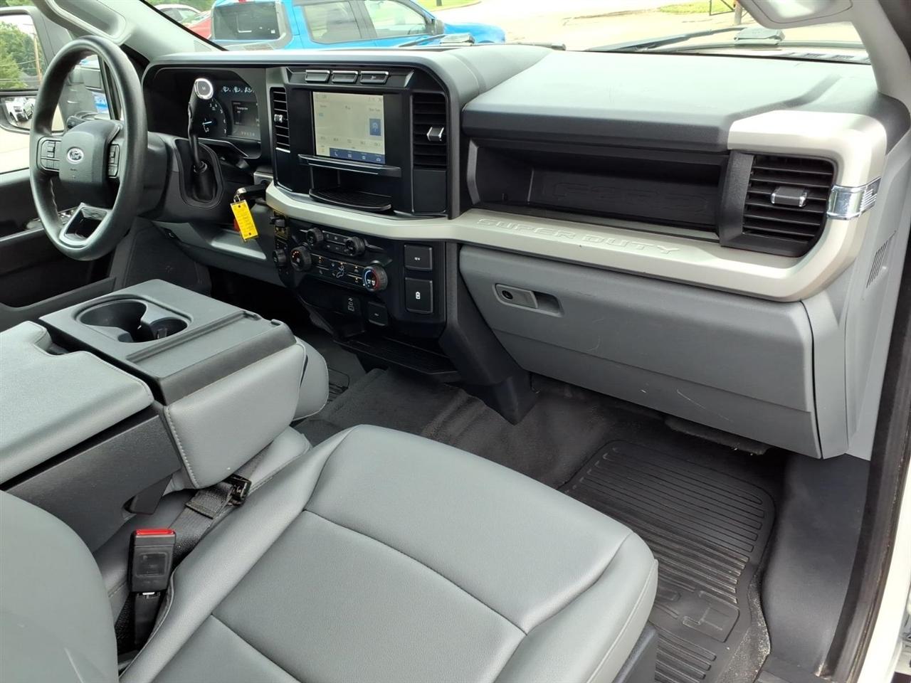 Ford Super Duty F-250 SRW XL 4WD SuperCab 6.75' Box 2023