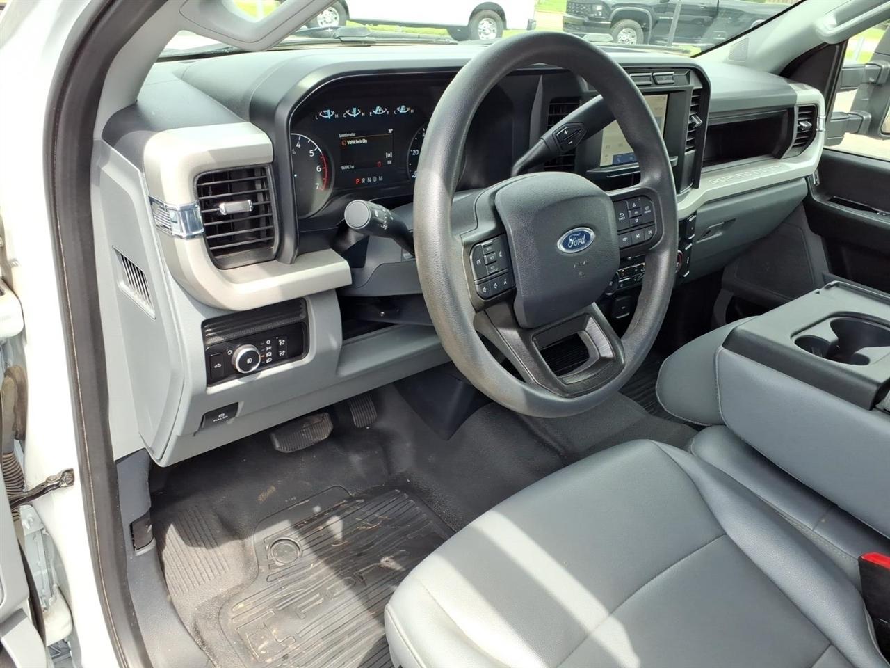 Ford Super Duty F-250 SRW XL 4WD SuperCab 6.75' Box 2023