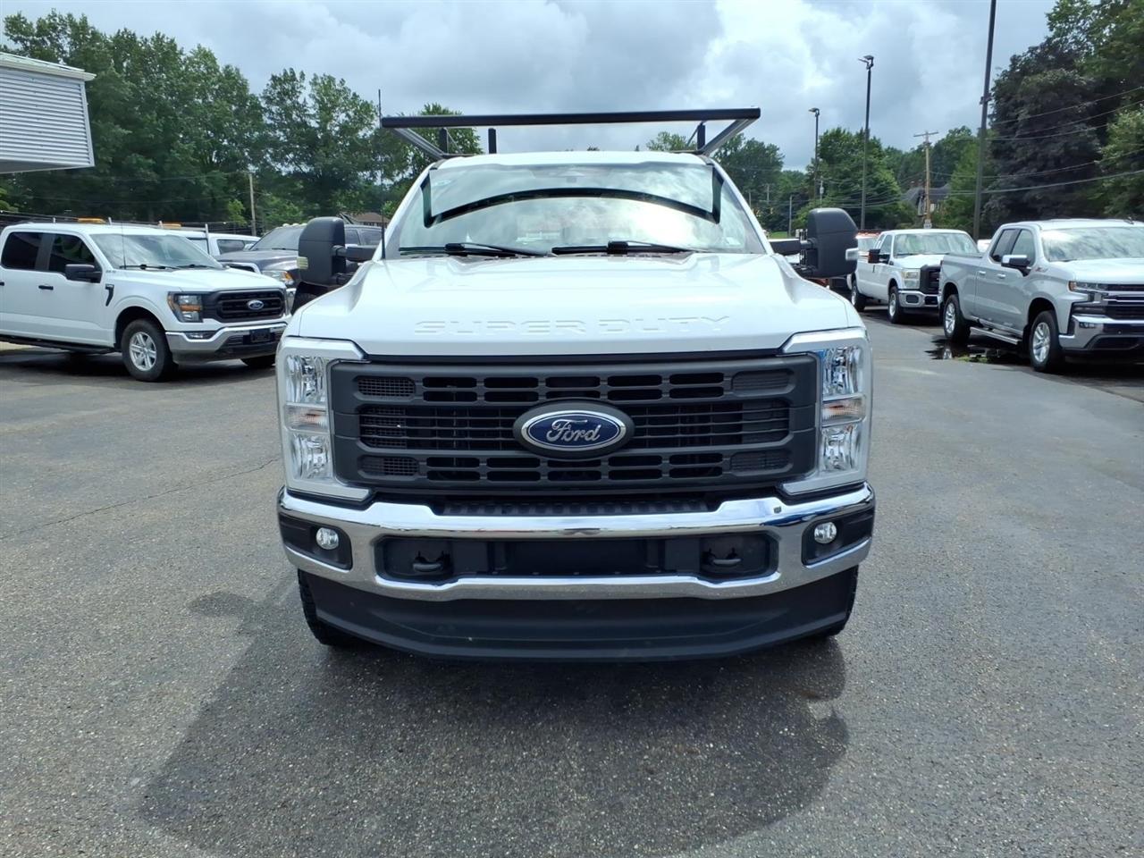 Ford Super Duty F-250 SRW XL 4WD SuperCab 8' Box 2023