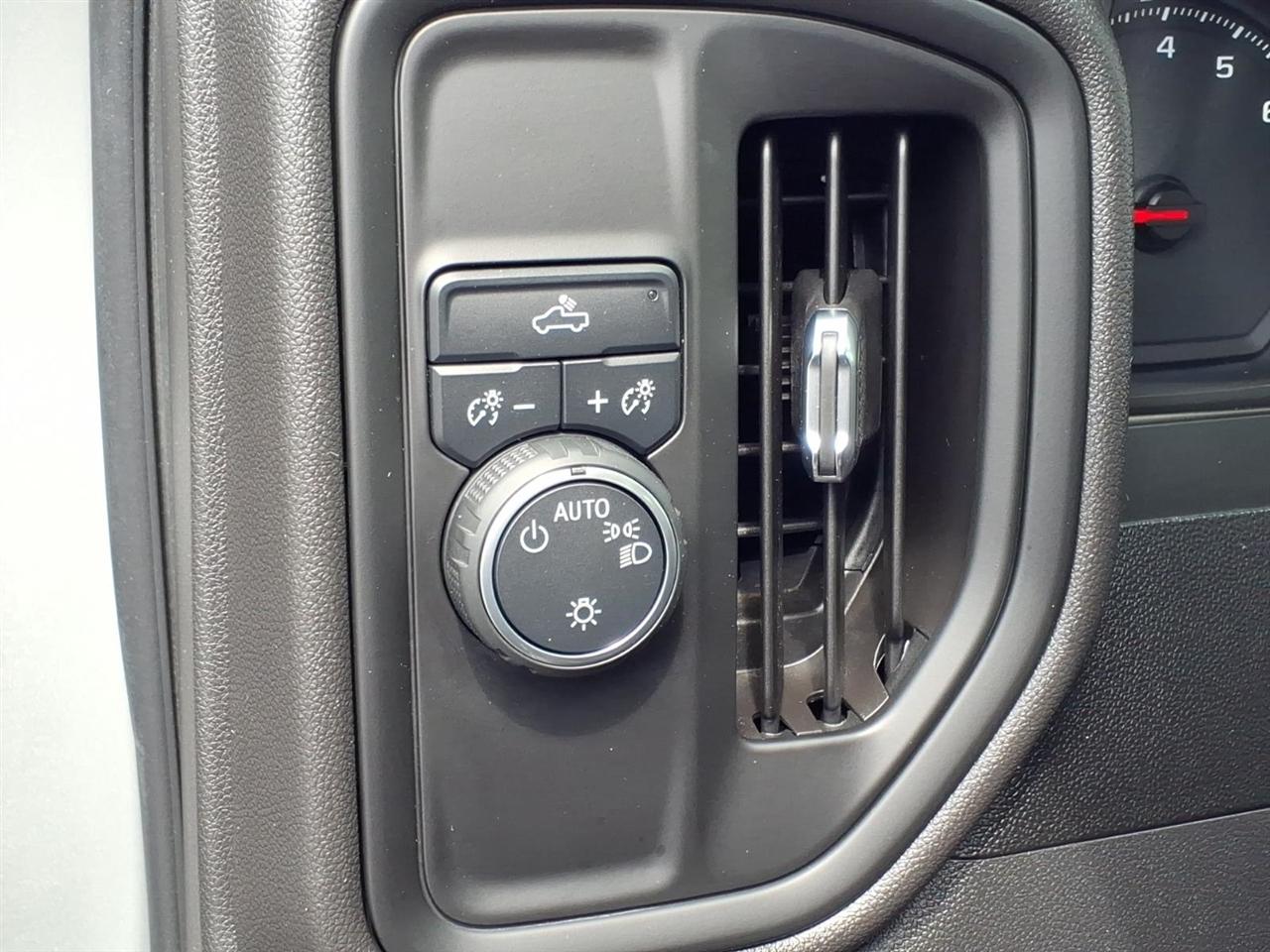 Chevrolet Silverado 1500 2WD Reg Cab 140" Work Truck 2020