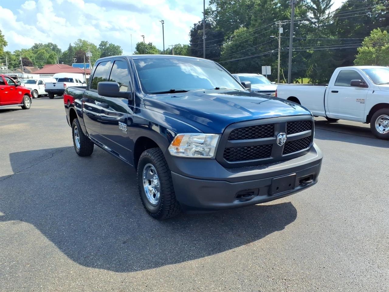 RAM 1500 Classic Tradesman 4x4 Crew Cab 5'7" Box 2021