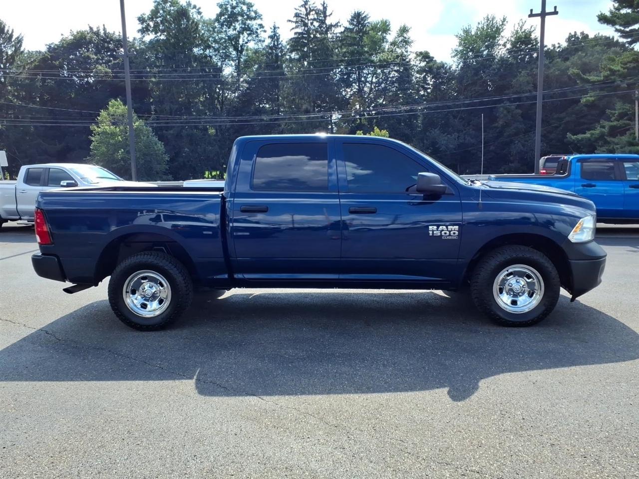 RAM 1500 Classic Tradesman 4x4 Crew Cab 5'7" Box 2021