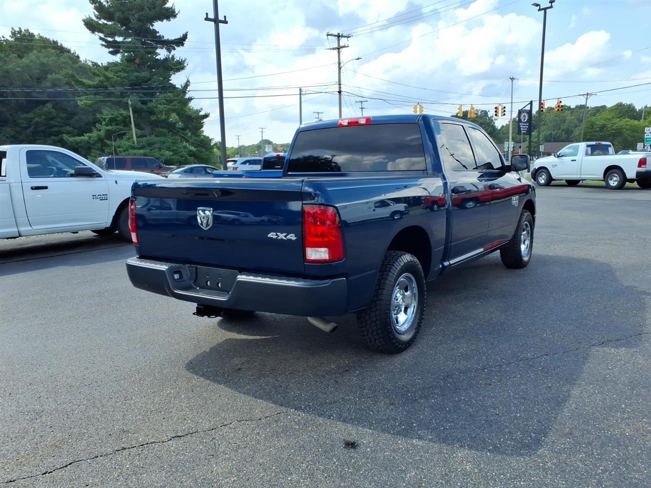 RAM 1500 Classic Tradesman 4x4 Crew Cab 5'7" Box 2021