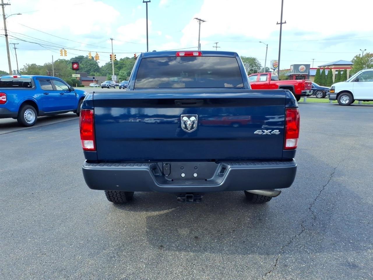 RAM 1500 Classic Tradesman 4x4 Crew Cab 5'7" Box 2021