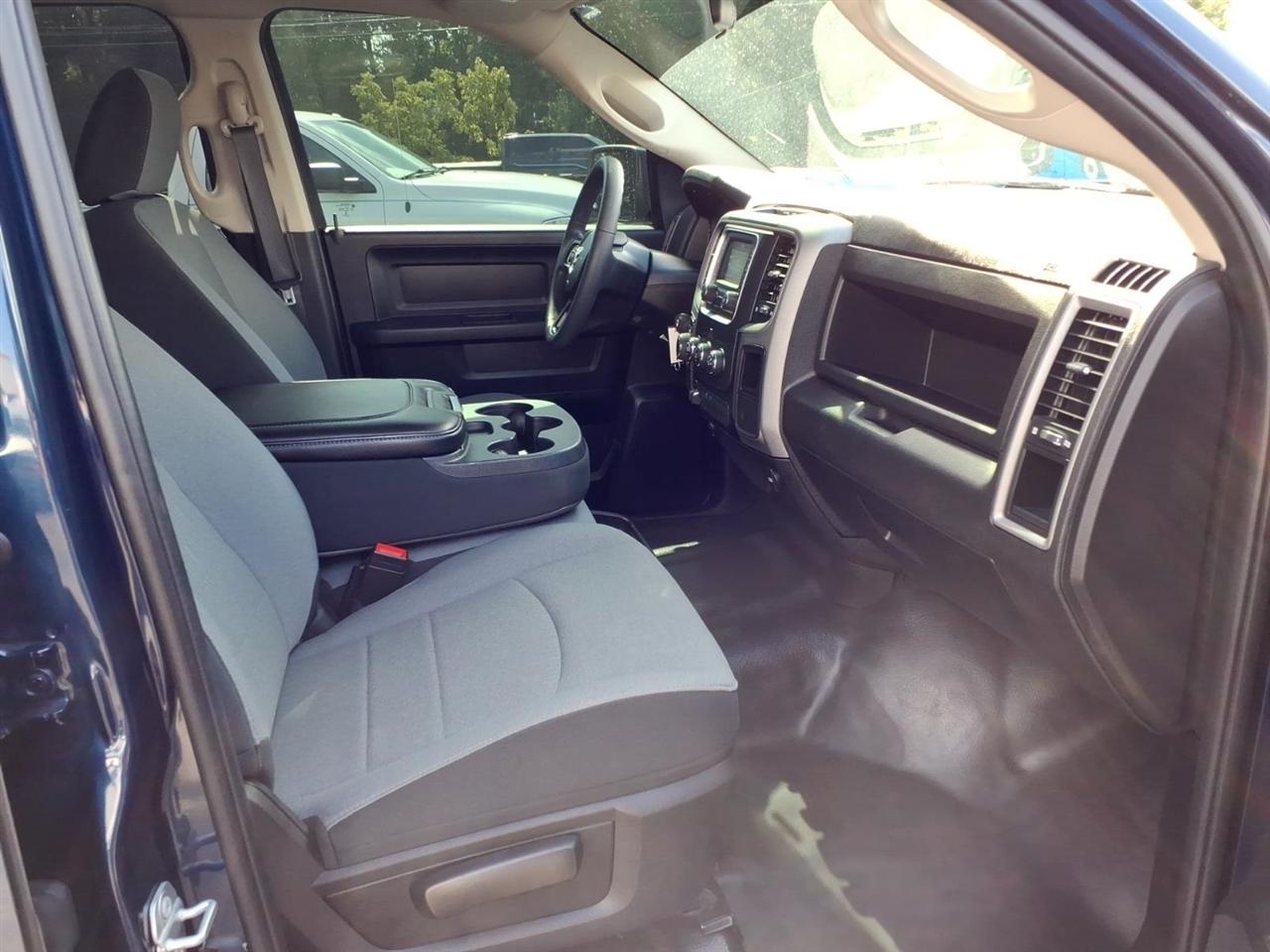 RAM 1500 Classic Tradesman 4x4 Crew Cab 5'7" Box 2021