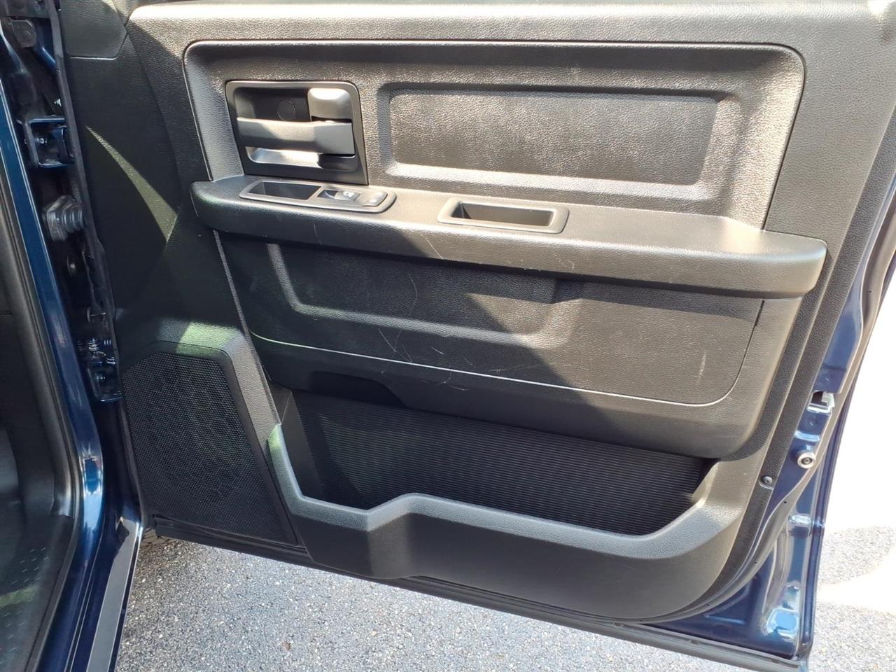 RAM 1500 Classic Tradesman 4x4 Crew Cab 5'7" Box 2021