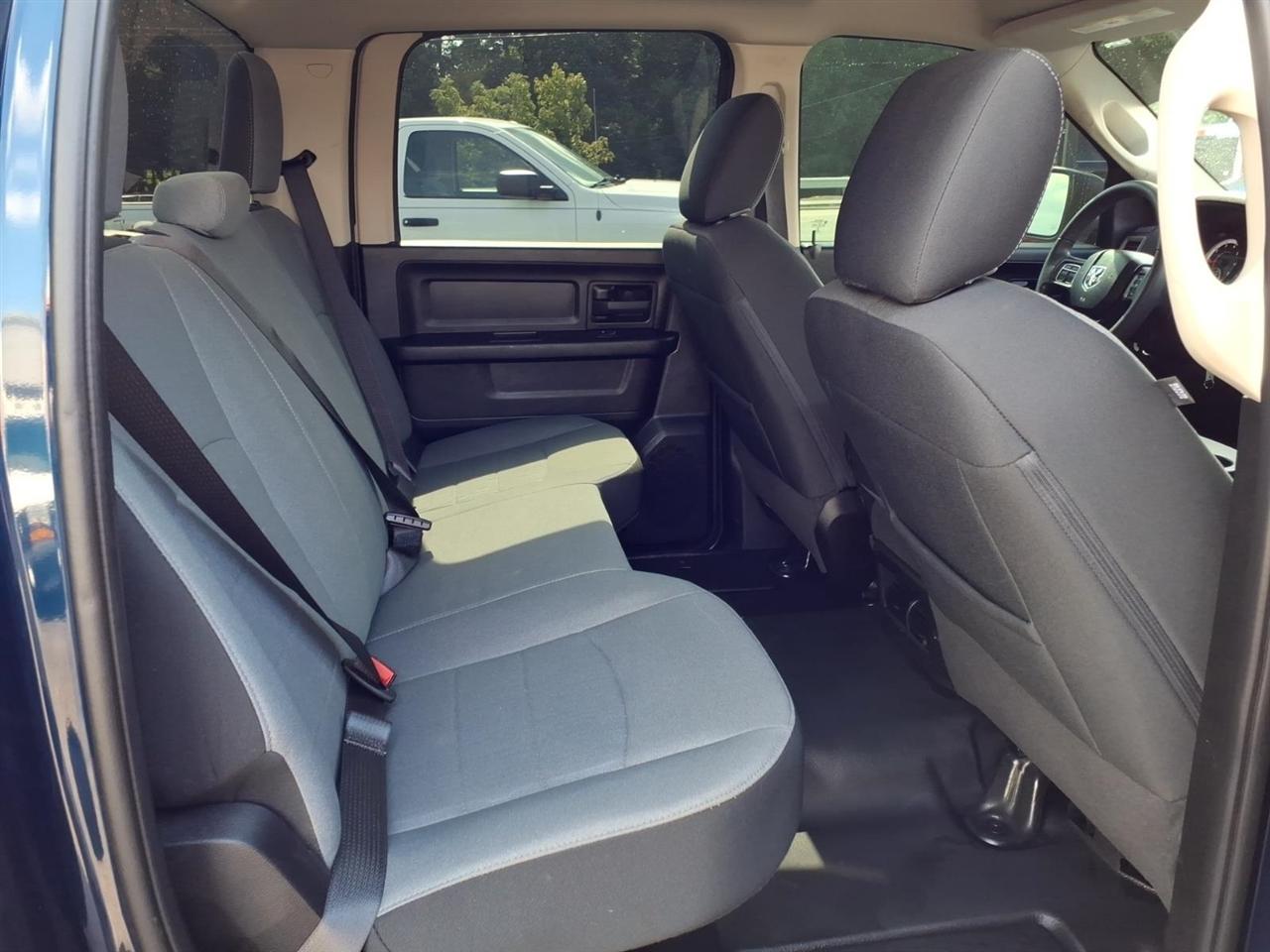 RAM 1500 Classic Tradesman 4x4 Crew Cab 5'7" Box 2021