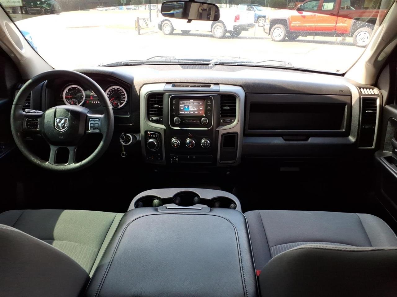 RAM 1500 Classic Tradesman 4x4 Crew Cab 5'7" Box 2021