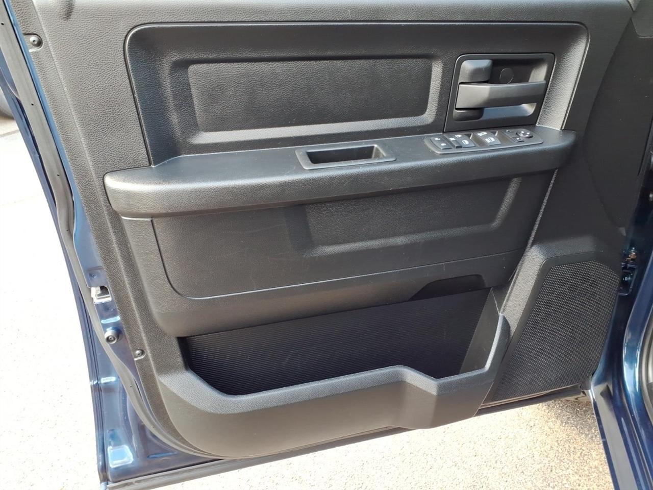 RAM 1500 Classic Tradesman 4x4 Crew Cab 5'7" Box 2021