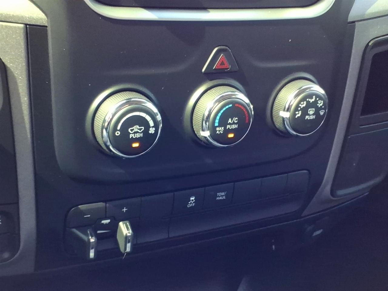 RAM 1500 Classic Tradesman 4x4 Crew Cab 5'7" Box 2021