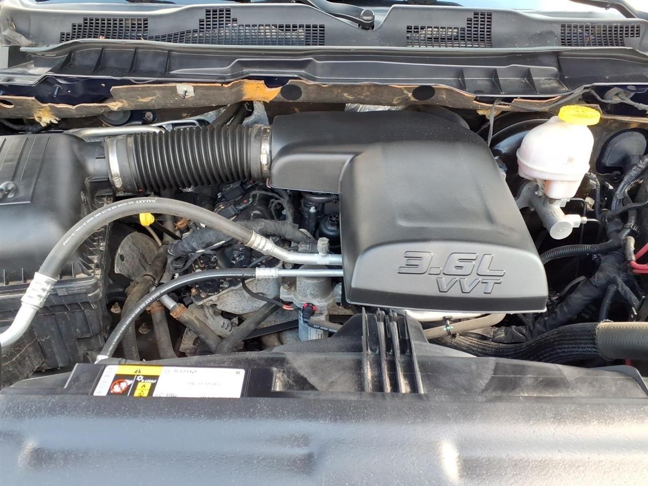 RAM 1500 Classic Tradesman 4x4 Crew Cab 5'7" Box 2021