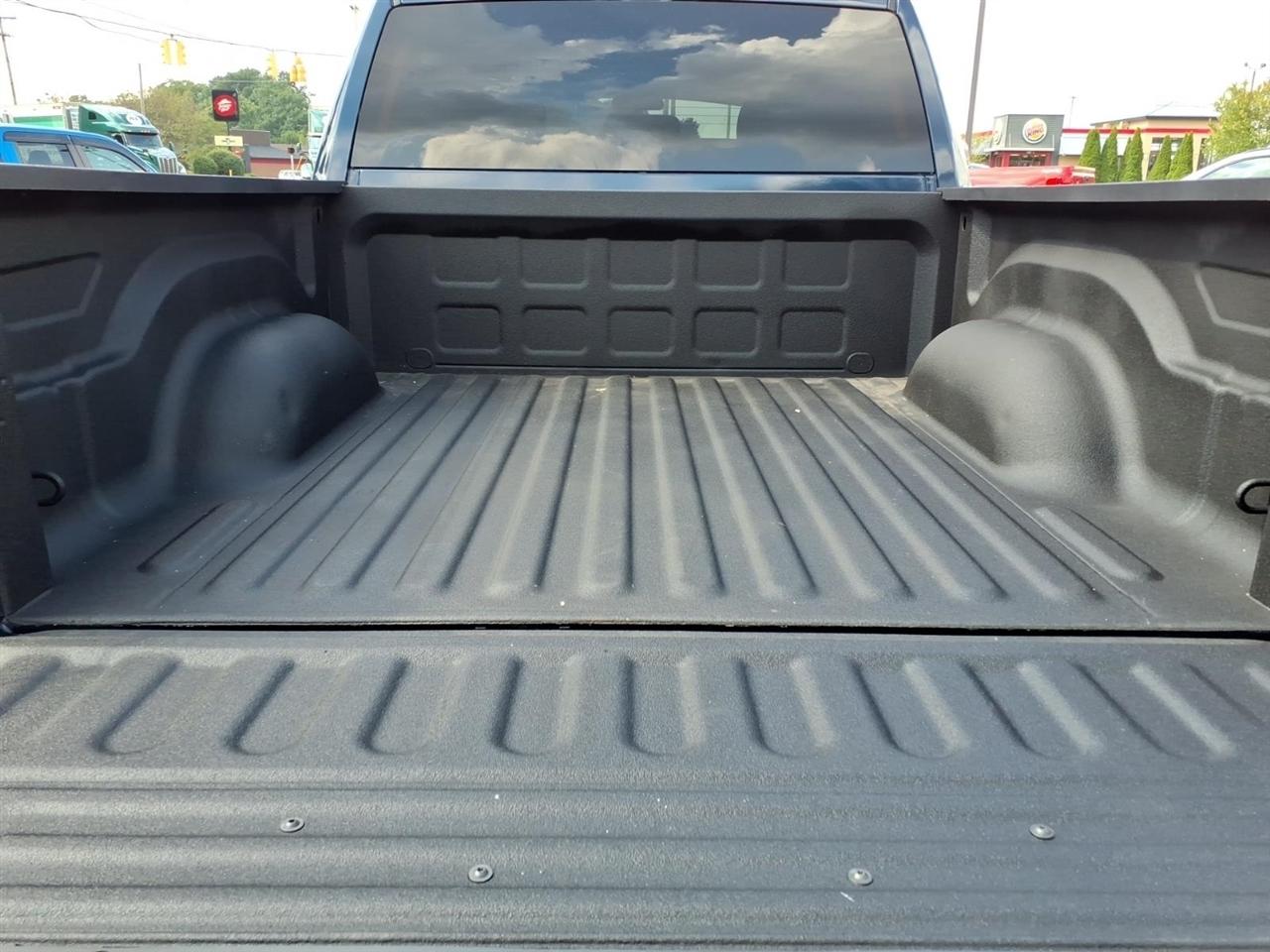 RAM 1500 Classic Tradesman 4x4 Crew Cab 5'7" Box 2021