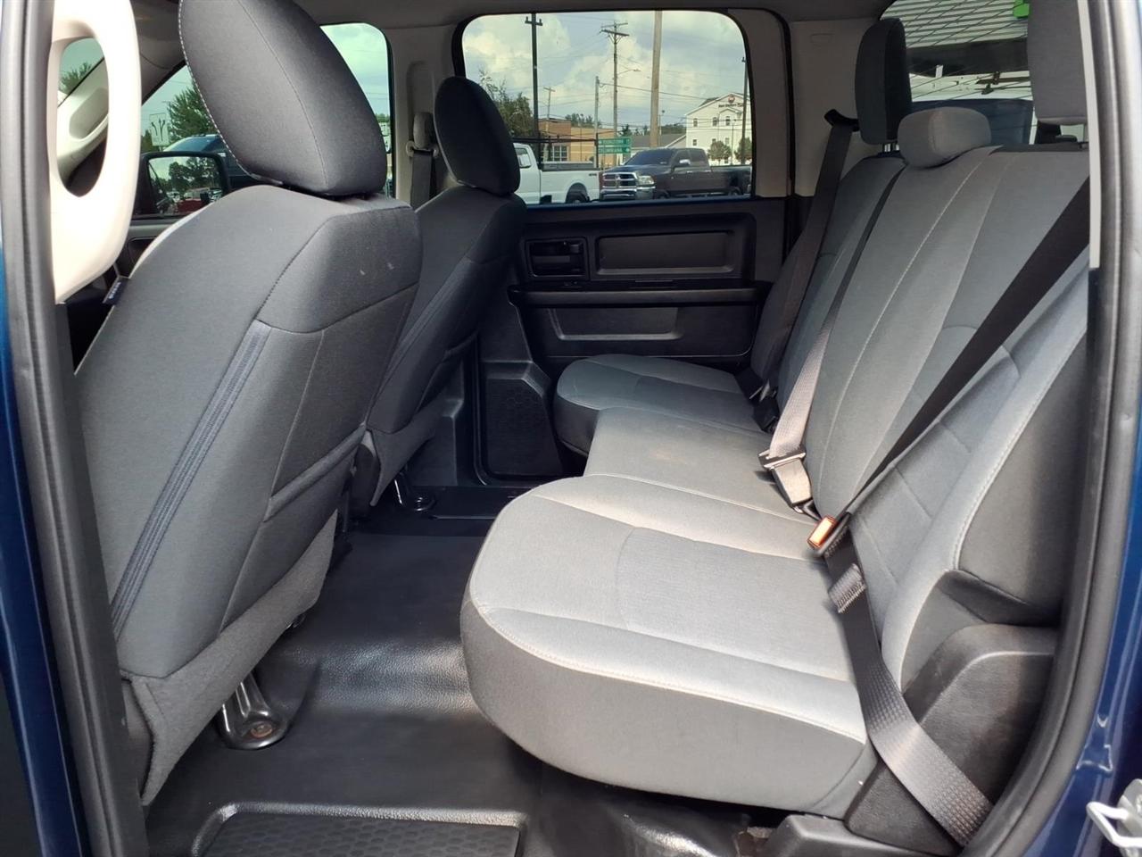 RAM 1500 Classic Tradesman 4x4 Crew Cab 5'7" Box 2021