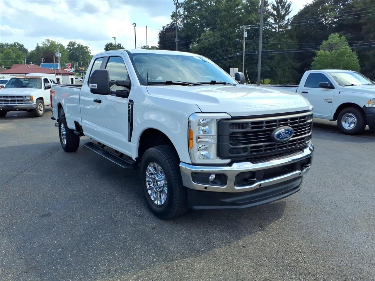 Ford Super Duty F-250 SRW XL 4WD SuperCab 8' Box 2023
