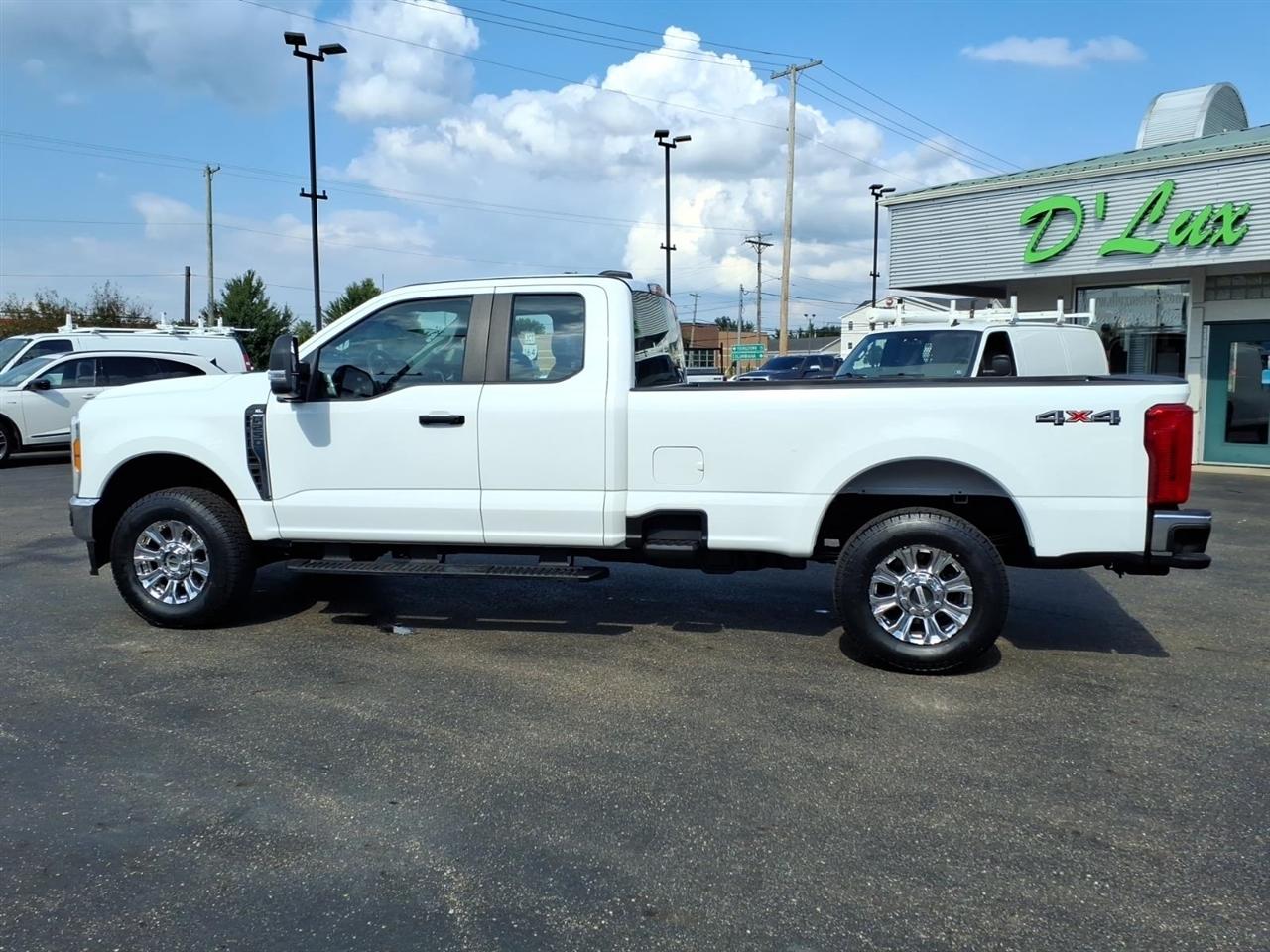 Ford Super Duty F-250 SRW XL 4WD SuperCab 8' Box 2023
