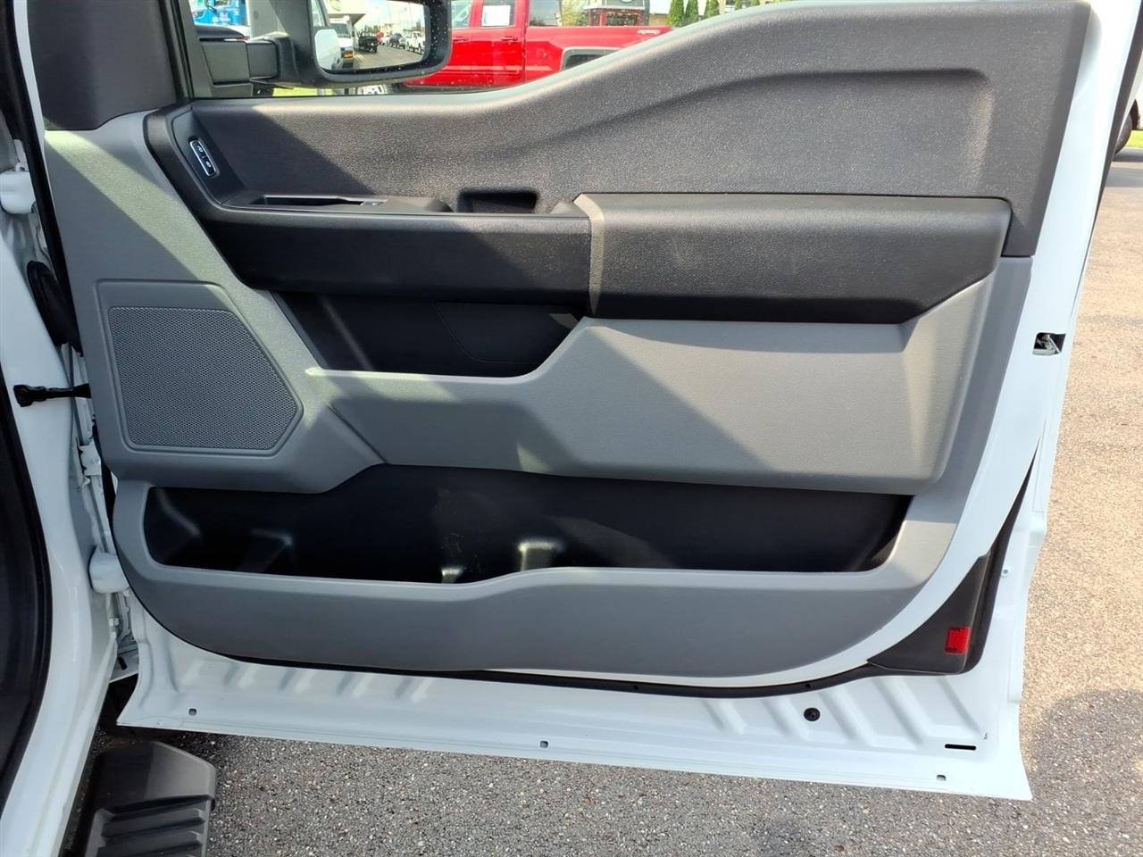 Ford Super Duty F-250 SRW XL 4WD SuperCab 8' Box 2023