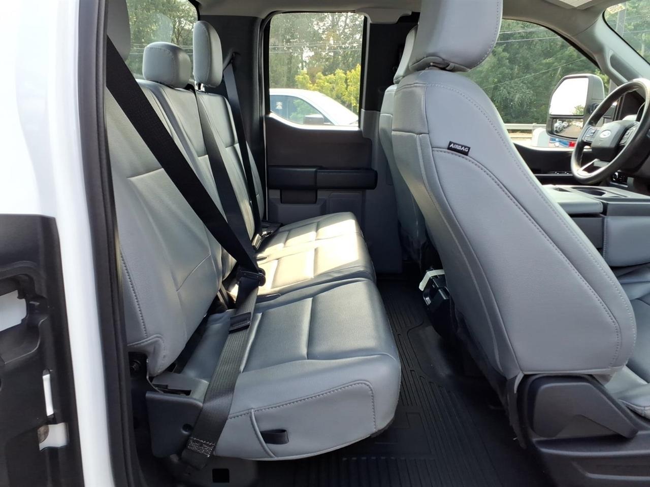 Ford Super Duty F-250 SRW XL 4WD SuperCab 8' Box 2023