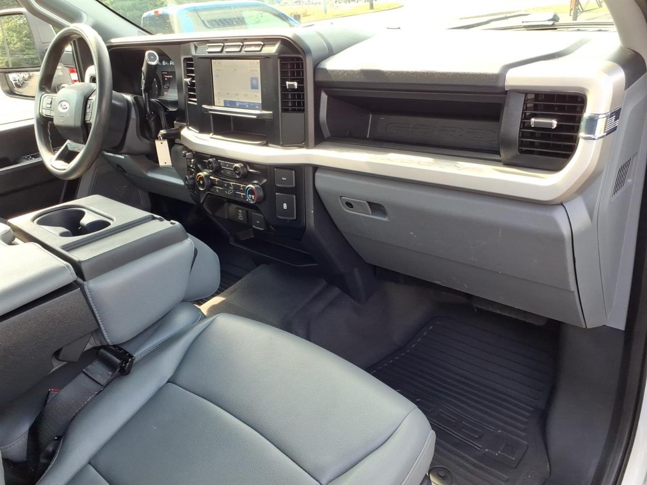 Ford Super Duty F-250 SRW XL 4WD SuperCab 8' Box 2023