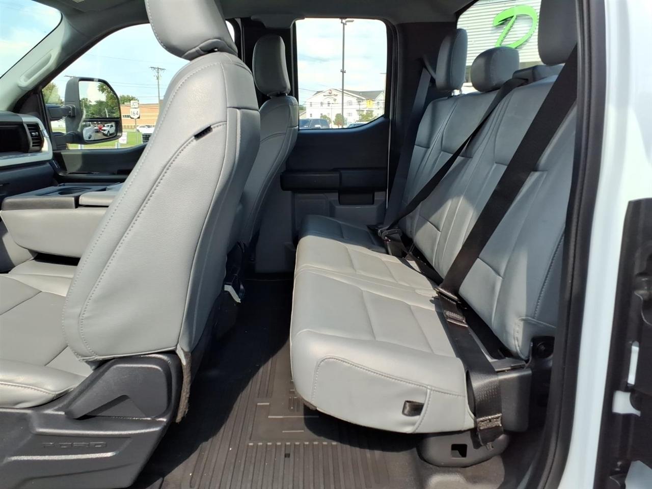 Ford Super Duty F-250 SRW XL 4WD SuperCab 8' Box 2023