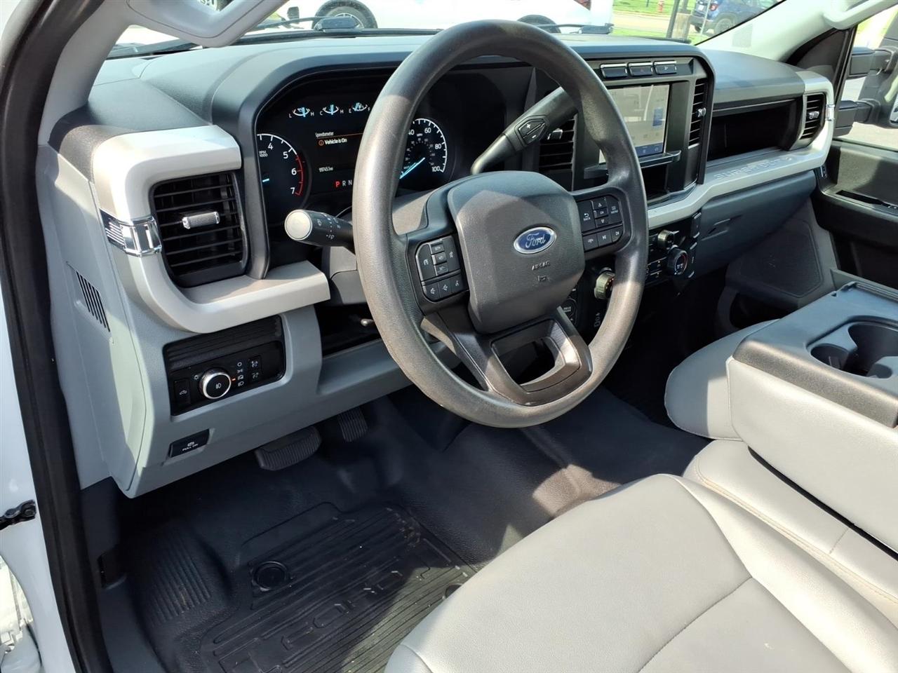 Ford Super Duty F-250 SRW XL 4WD SuperCab 8' Box 2023