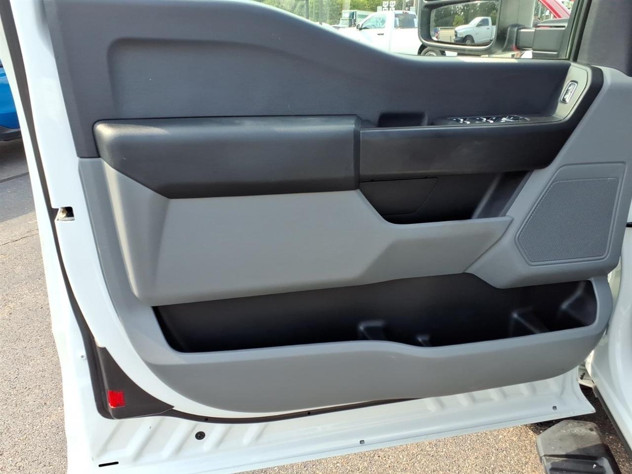 Ford Super Duty F-250 SRW XL 4WD SuperCab 8' Box 2023