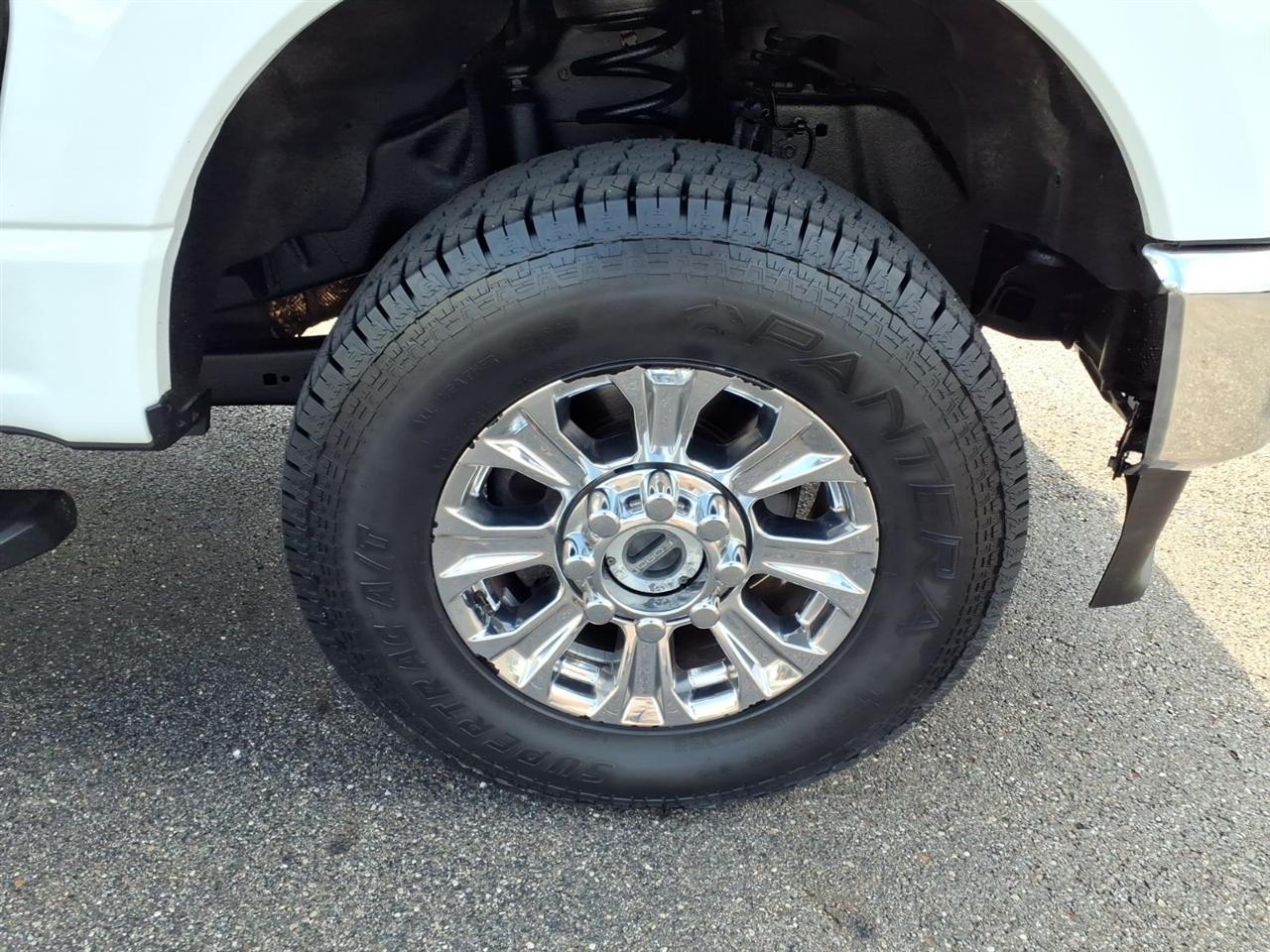 Ford Super Duty F-250 SRW XL 4WD SuperCab 8' Box 2023