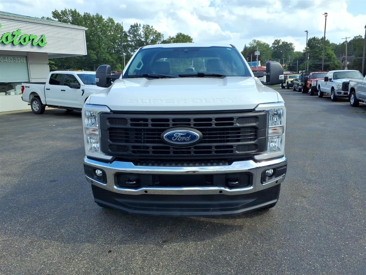 Ford Super Duty F-250 SRW XL 4WD SuperCab 8' Box 2023