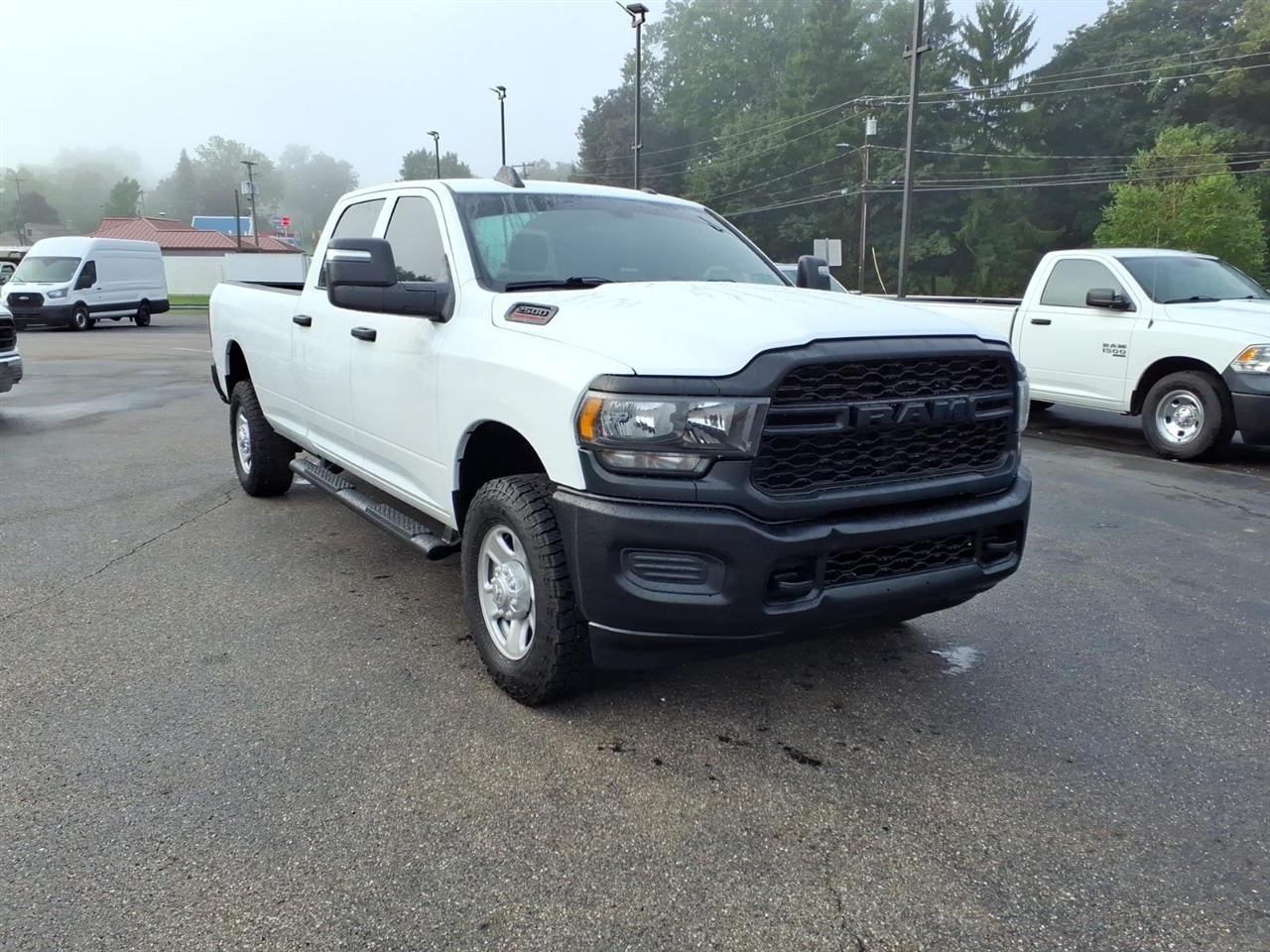 RAM 2500 Tradesman 4x4 Crew Cab 8' Box 2023