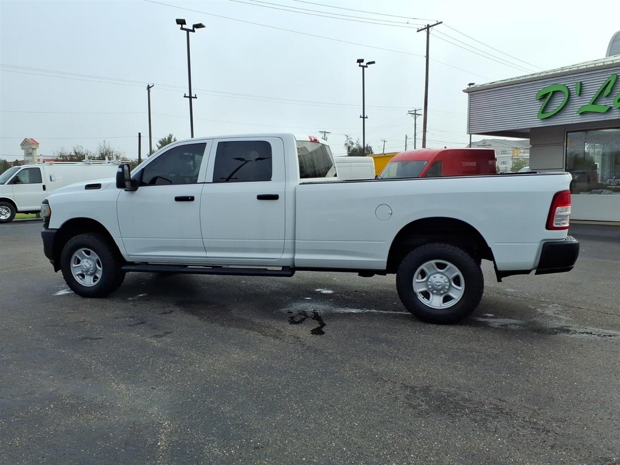 RAM 2500 Tradesman 4x4 Crew Cab 8' Box 2023