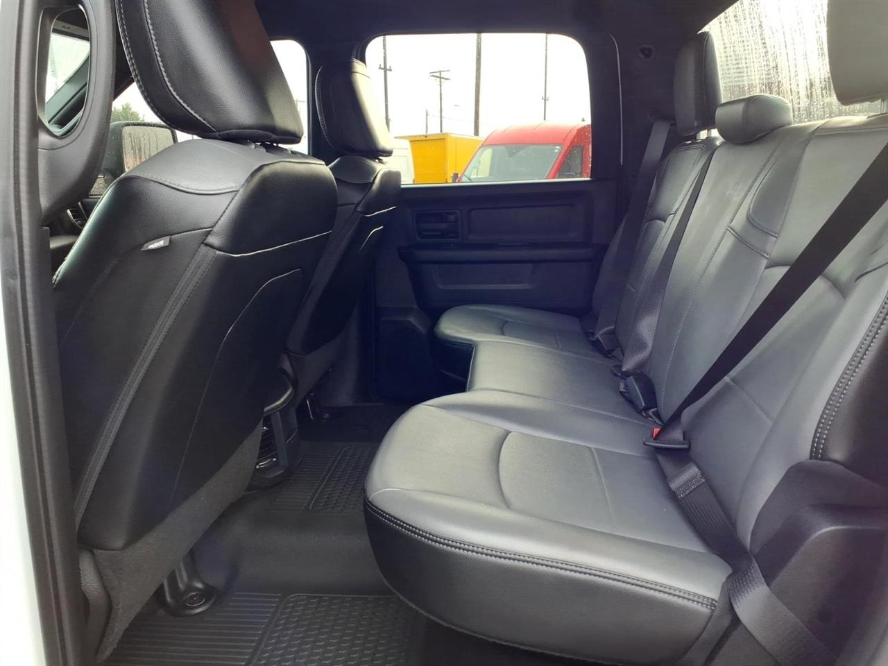 RAM 2500 Tradesman 4x4 Crew Cab 8' Box 2023