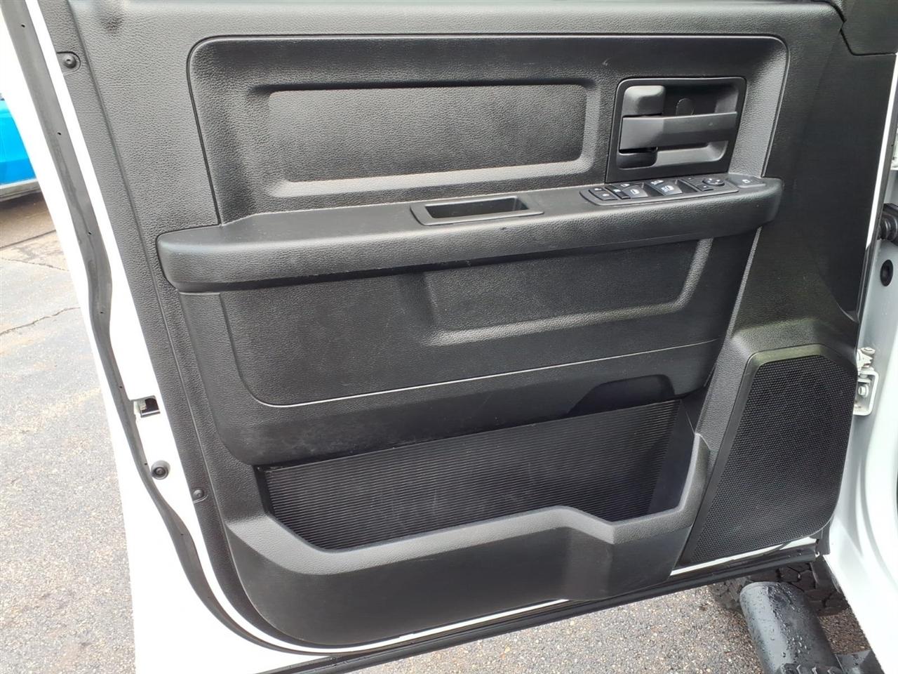 RAM 2500 Tradesman 4x4 Crew Cab 8' Box 2023