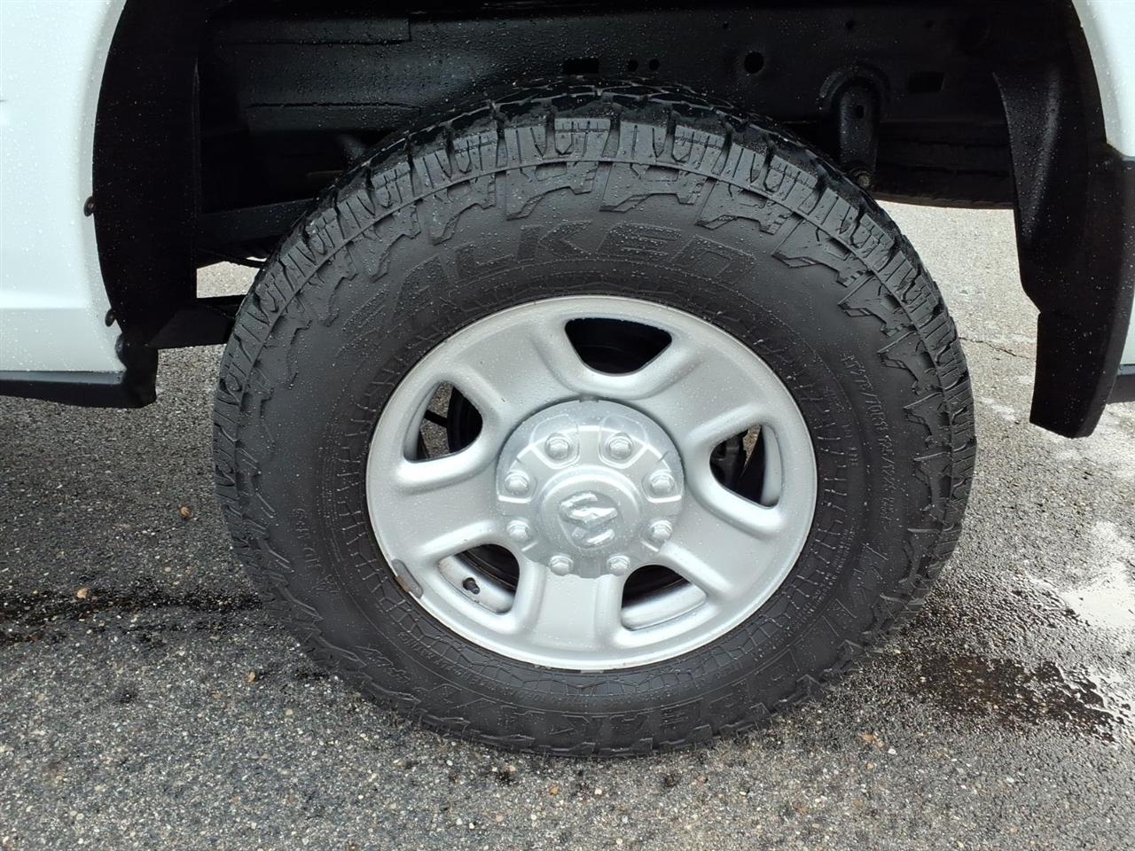 RAM 2500 Tradesman 4x4 Crew Cab 8' Box 2023