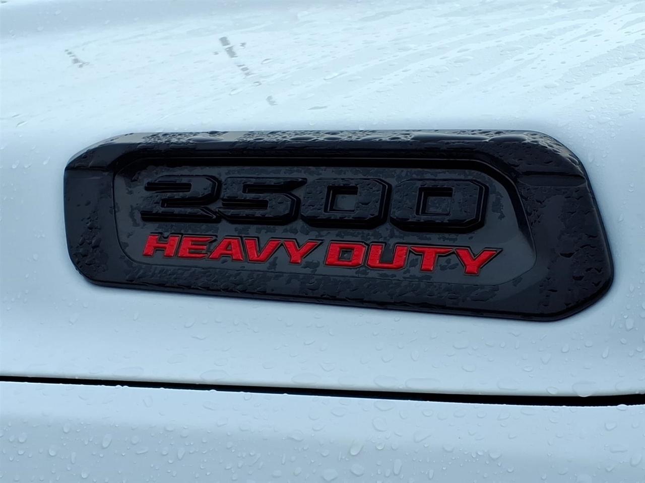 RAM 2500 Tradesman 4x4 Crew Cab 8' Box 2023