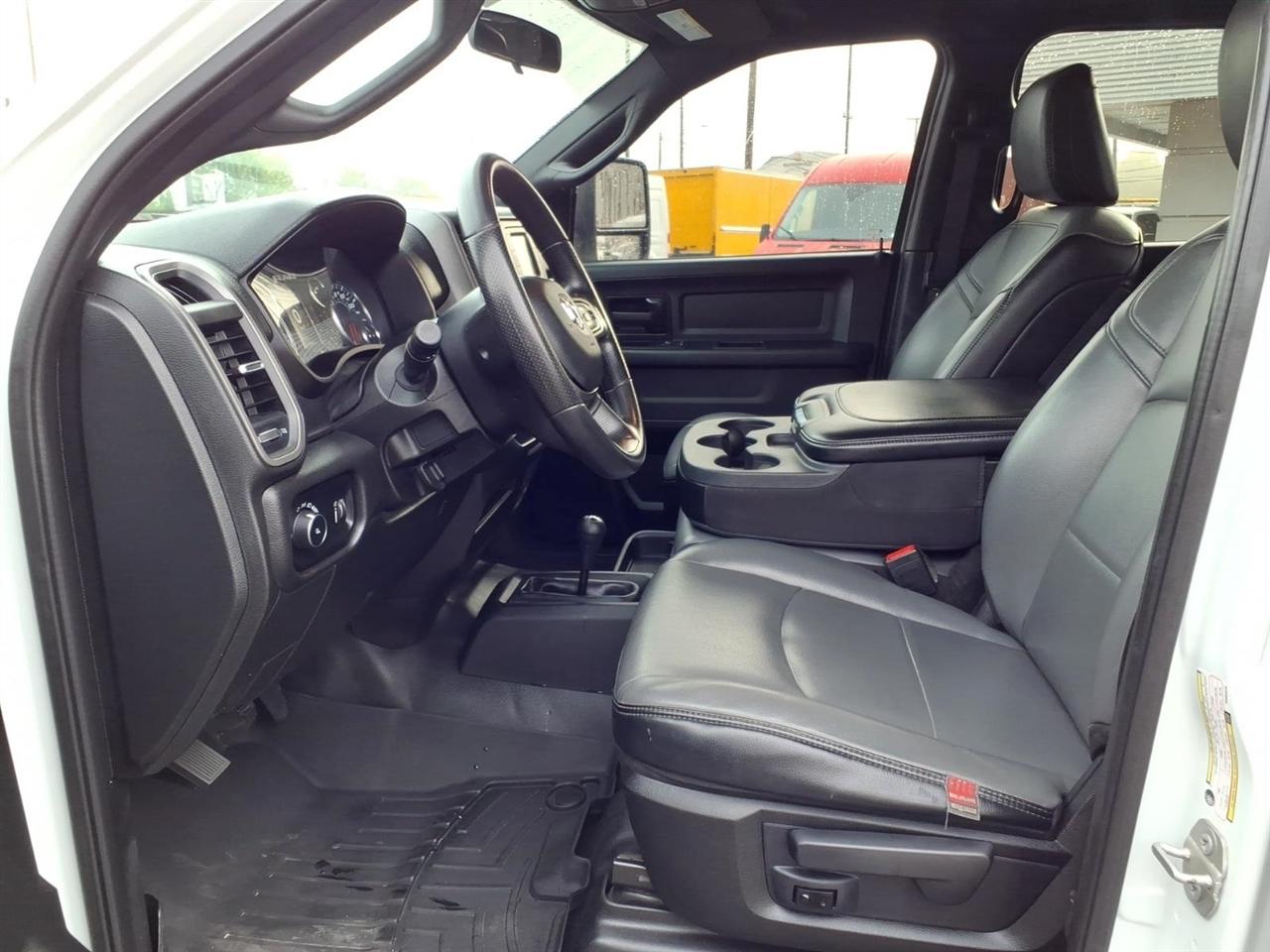 RAM 2500 Tradesman 4x4 Crew Cab 8' Box 2023