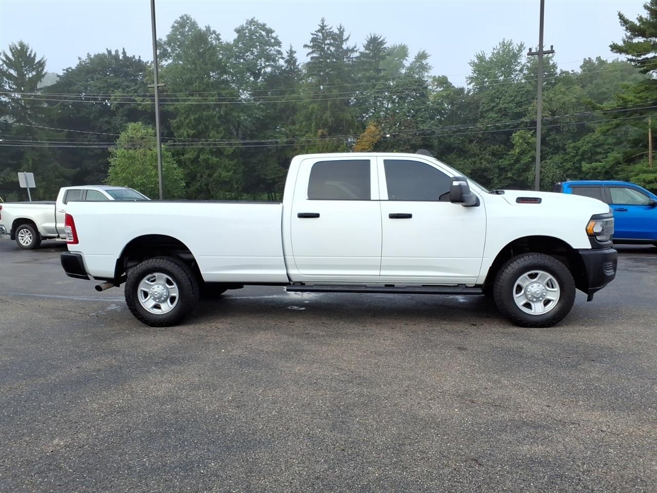 RAM 2500 Tradesman 4x4 Crew Cab 8' Box 2023