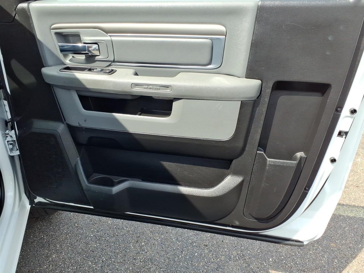 RAM 1500 Classic Tradesman 4x4 Reg Cab 8' Box 2019