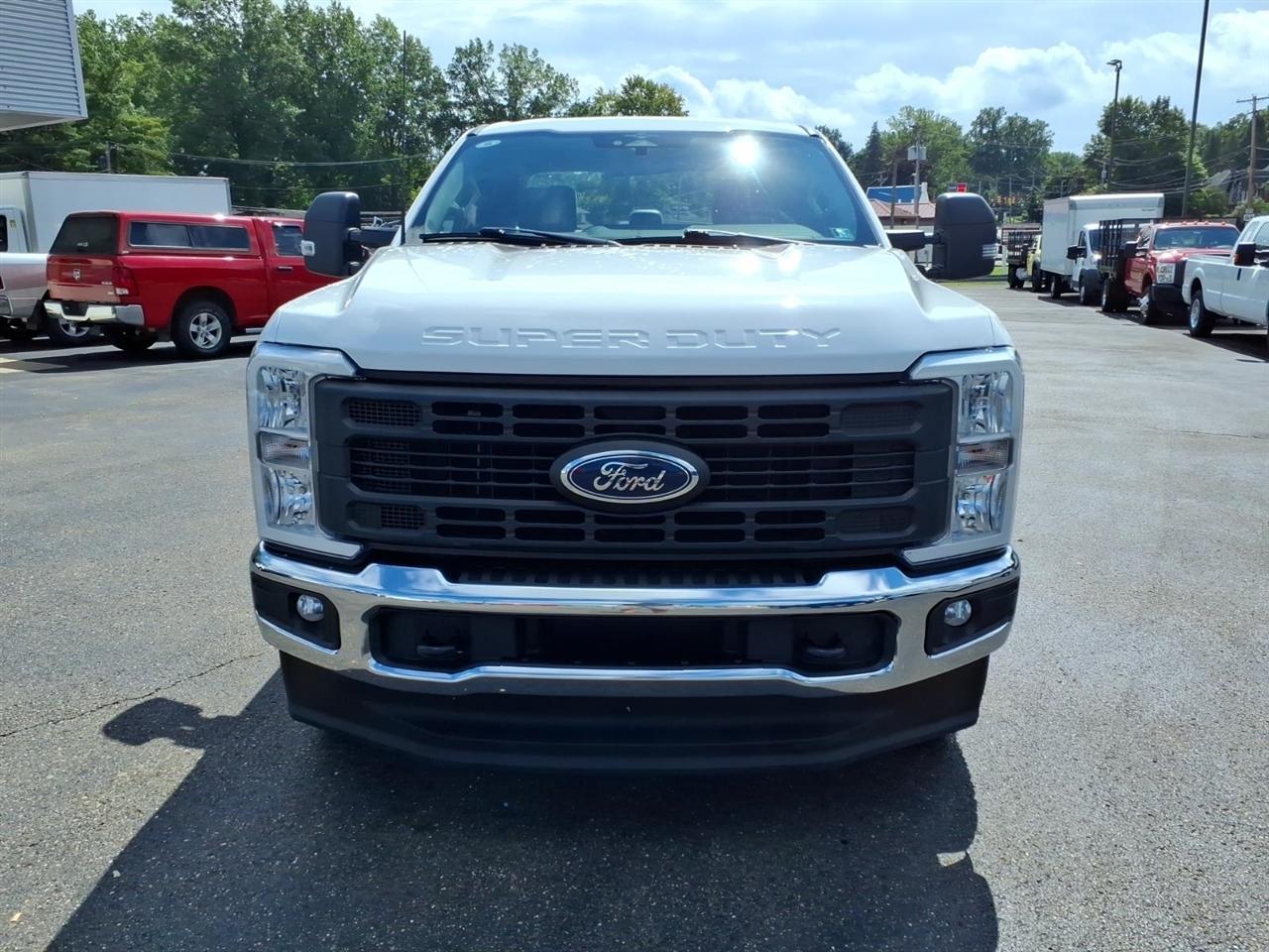 Ford Super Duty F-250 SRW XL 4WD SuperCab 8' Box 2023